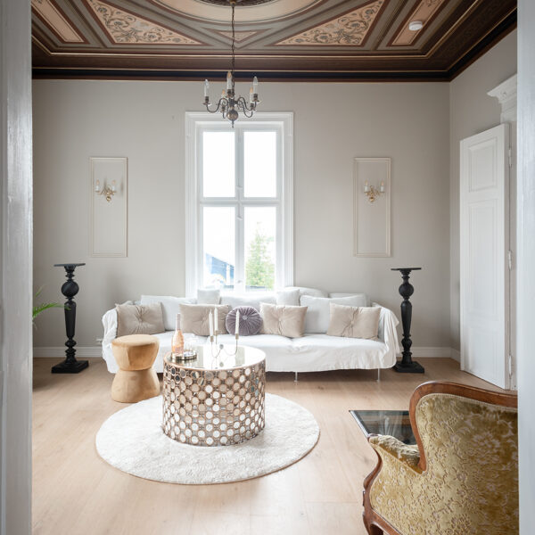 Lounge med tilgang til bibliotek, spisestue og vinkjeller